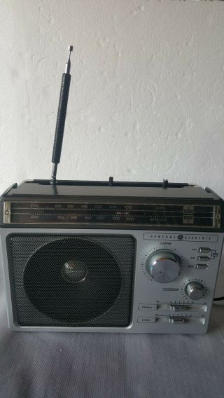 Vintage Ge General Electric 7 - 2881a Portable Radio