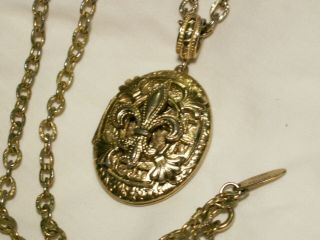 .  Vintage Whiting & Davis Gold Tone Fleur De Lis Locket Pendant Necklace. 3