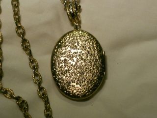 .  Vintage Whiting & Davis Gold Tone Fleur De Lis Locket Pendant Necklace. 5