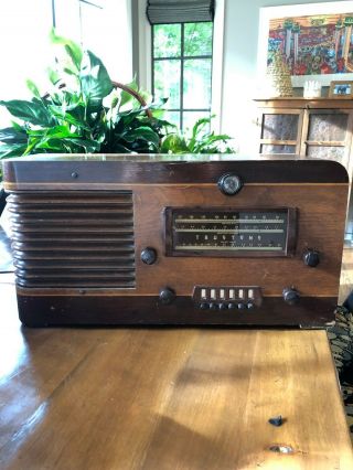 Vintage Truetone Model D911 Tube Radio With Magic Eye