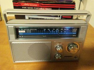 Americana Five Band Portable Radio / Tv 1 - 2 / Am / Fm Radio / Weather Band