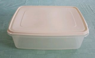 Vintage Rubbermaid 33 Cup Servin Saver 8 Lag.  Rectangle Storage Container