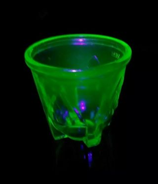 Vintage Green Vaseline Uranium Depression Glass Footed Measuring Cup