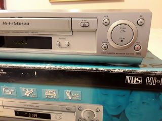 SONY SLV - N700 VIDEO CASSETTE RECORDER VHS HI - FI 4