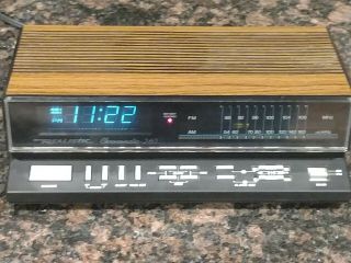 Vintage Realistic Chronomatic - 260 Am/fm Radio Alarm Clock