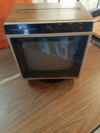 Circa 1986 Vintage Unique General Electric 9in Color Television Ge Tv Gaming