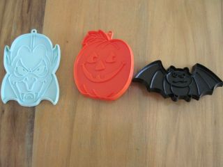 3 Vintage Hallmark Cookie Cutters Halloween Pumpkin,  Bat,  And Dracula
