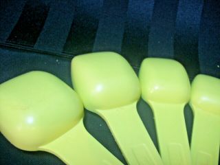 TUPPERWARE Vintage Yellow Nesting Set of 7 Measuring Spoons w/ Ring Holder 5