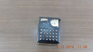 Vintage X 21 Motorola Six Transistor Radio W/black Case.