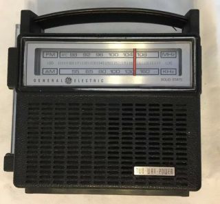 Vintage General Electric Ge 7–2810f 2 - Way Solid State Am/fm Portable Radio