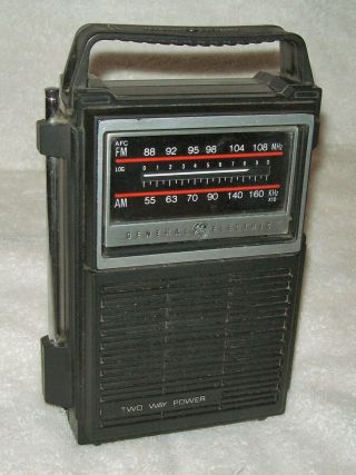 Ge General Electric Model 7 - 2800b Vintage Portable Am/fm Radio Vg