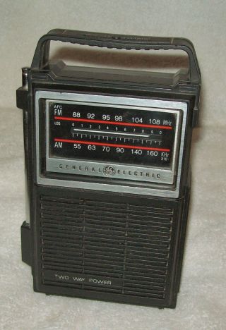 GE General Electric Model 7 - 2800B Vintage Portable AM/FM Radio VG 2