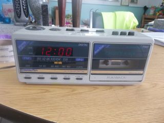 Vintage 80s Soundesign Model No.  3826sgy Am - Fm Cassette Clock Radio Neat