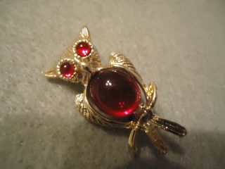 Vintage Vibrant Ruby Red Cabochon Rhinestone Owl Bird Brooch Pin