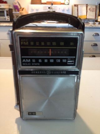 Vintage General Electric Solid State Am/fm Radio Model 977e
