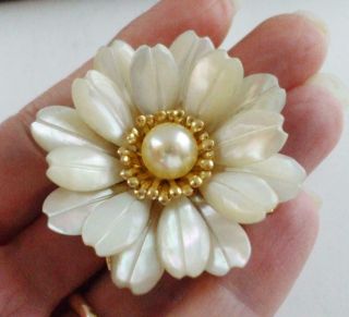 Pretty Vintage Flower Pin Brooch W/mother Of Pearl Petals & Faux Pearl Center