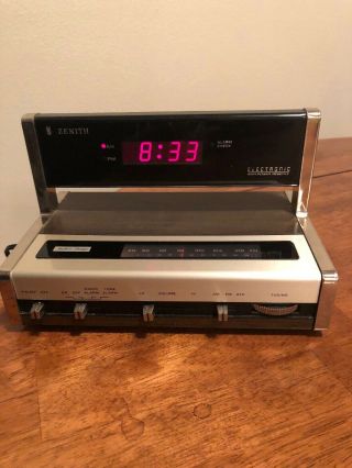 Vintage Zenith Electronic Billboard Clock Radio With Alarm,  Model J465w