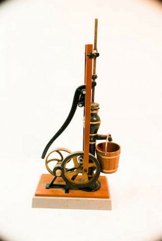 Vintage Deering Ertl Hand Water Pump Engine Toy Model