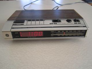 Ge Model 7 - 4634b Vintage Retro General Electric Digital Am/fm Radio Alarm Clock