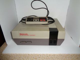 Vintage Nintendo Nes Console W/1 Controller