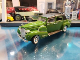 1938 Cadillac Fleetwood 1:32 Scale Vintage Diecast By Signature Models