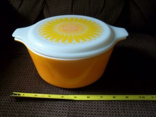 Vintage Pyrex Daisy Casserole 474 - B W/lid,  1 1/2 Qt.  Yellow & Orange Made In Usa