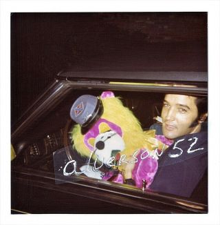 Elvis Presley Vintage Candid Photo - Beverly Hills - March 6,  1969
