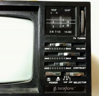 Broksonic Deluxe Portable 5” black & white Tv model no.  CTRE684UL 2