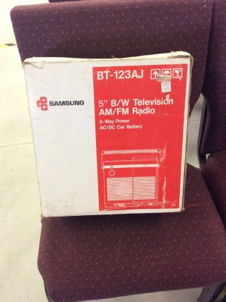 Samsung Portable Tv Model Bt - 123aj 5 " B/w Tv Am/fm 2 Band Radio Ac/dc Battery
