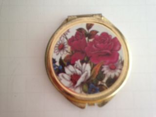 Vintage Mirror Compact Metal Case 2.  5 " Round Gold - Tone Red White Floral