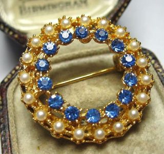 Vintage Jewellery Very Pretty Sapphire Crystal & Seed Pearl Wreath Brooch Pin