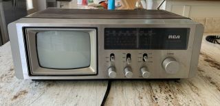 Vintage Rca Ac/dc Battery 5 " B&w Tv & Am/fm Radio Combo Agr 054w 1983