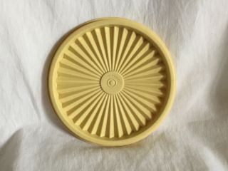 Vintage Tupperware 810 - 4 Round Servalier Light Yellow 5 3/4” Replacement Lid