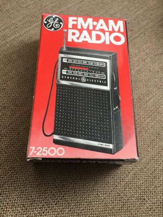 Vintage Ge 7 - 2500 Miniature Portable Fm.  Am Radio With Box