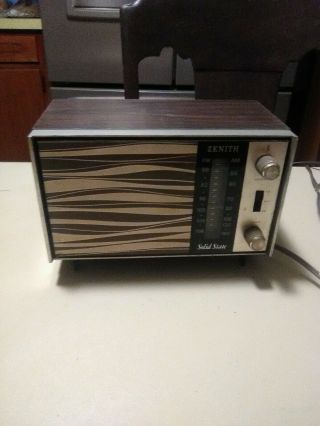 Vintage 1970s Zenith Radio.  Model E 414w,  Am - Fm,