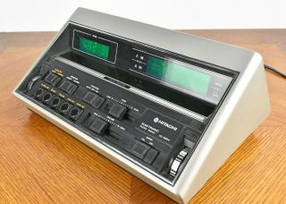 Vintage Retro 1970s Hitachi Digital Electronic Alarm Clock Radio Model Kc - 680h