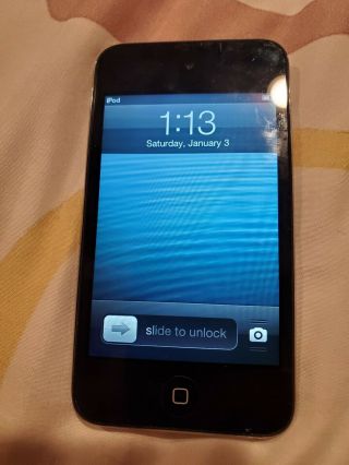 Vtg Ipod Touch 8gb Version 6.  1.  6 Apple Product Mac Screen Old