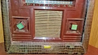 Vintage 1948 Am Motorola Radio In Leather Box With Handle