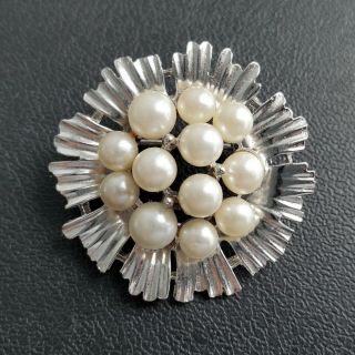 Signed Crown Trifari Vintage Silver Tone Pearl Flower Brooch Pin Q117