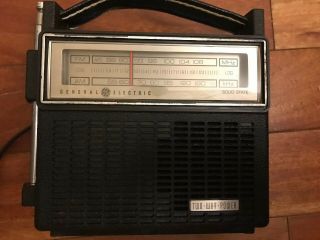 Vintage General Electric GE Two - Way Power Portable Transistor Radio. 2