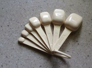 Vtg 7 Piece Tupperware Nesting Measuring Spoons on Ring Almond Color 2