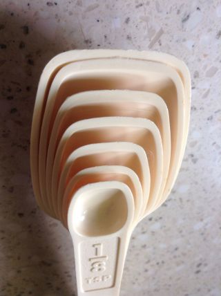 Vtg 7 Piece Tupperware Nesting Measuring Spoons on Ring Almond Color 4