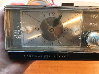 Vintage General Electric GE Solid State AM/FM Radio Alarm Clock Model 3
