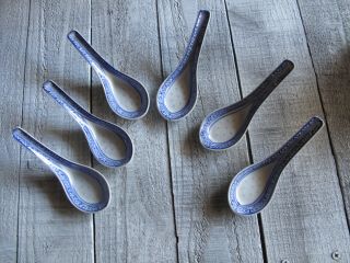 Vintage Rice Grain Blue/ White Porcelain Soup Spoon 5 1/4 " Jingdezhen China
