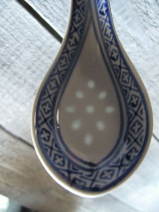 Vintage Rice Grain Blue/ White Porcelain Soup Spoon 5 1/4 