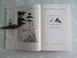 SWALLOWS AND AMAZONS BY ARTHUR RANSOME JONATHAN CAPE DATED MAY 1942 2