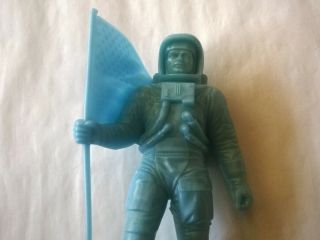 Vintage 5.  5 " Marx Astronaut Nasa Blue W/flag - Base Marked 1970 Louis Marx