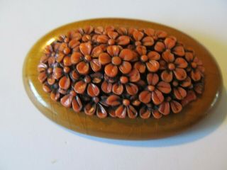 Vintage Coral Tone W/cluster Daisies Celluloid Plastic On A Wood Base Brooch Pin