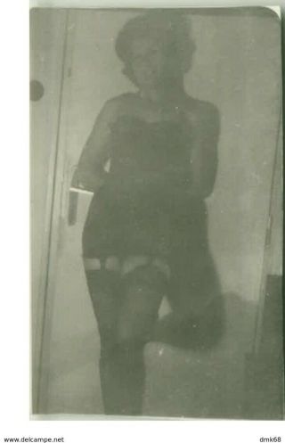 1950s 4 Vintage Risque Amateur Photos - Housewife Naked Woman (501)