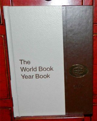 Vintage The World Book Year Book 1976 A Review Of The Events Of 1975